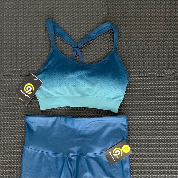 🧜🏼‍♀️ Ombré Teal Sports Bra - CHAMPION - NWT ✨ - Picture 2 of 6